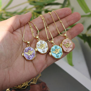 NM1388 Collar con Colgante de Medallón Vintage Chapado en Oro de 18K con Esmalte, Diseño de Ángel, Cruz, Estrella y Espiral, para Fotos - Product Image 3