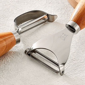 Coltello Manuale Tre-in-Uno in Acciaio Inox 304 per Intaglio Frutta, Estrattore Arachidi, Sbucciatore con Manico in Legno - Product Image 3