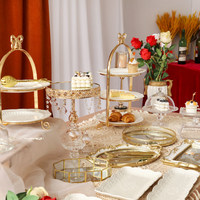 Plateau sur pied en métal de luxe léger pour table de desserts de mariage et fiançailles, idéal pour le thé de l'après-midi et les gâteaux, parfait pour la tranquillité de la cuisine.