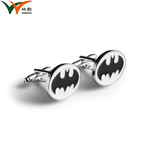 Boutons de manchette en métal argenté de qualité supérieure, nouveau style, design spécial, logo personnalisé, fournis directement par l'usine - Product Image 2