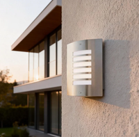 Lampe murale extérieure moderne en acier inoxydable étanche avec diffuseur en polycarbonate, E27 15W, pour jardin et entrée