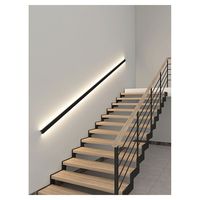 Maßgefertigte Doppelseitige Stringer-Treppe Hochwertige Eichenholzstufen Langlebiges Glasgeländer Moderne Innen-Geradtreppe