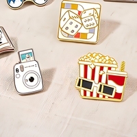 Vente directe usine : Badges scolaires, artisanat métallique exquis, épinglette personnalisée en fer plaqué or en forme de cœur de 1,75 pouce