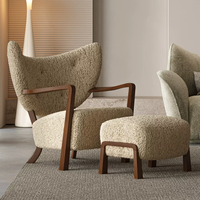 Fauteuil lounge Woolf, couleur marron thé au lait, style rétro français, bois massif, fauteuil individuel en fourrure d'agneau, style minimaliste moderne