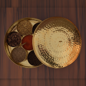 Boîte de rangement d'épices classique martelée à la main en laiton doré de haute qualité avec conception détachable 7 conteneurs et 1 cuillère décoration de cuisine - Product Image 1