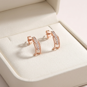 Ensemble de bijoux fins en or rose 18 carats avec boucles d'oreilles clous en diamant naturel, bague empilable à perles Milgrain et boucles d'oreilles créoles pour femme - Vente en gros - Product Image 6