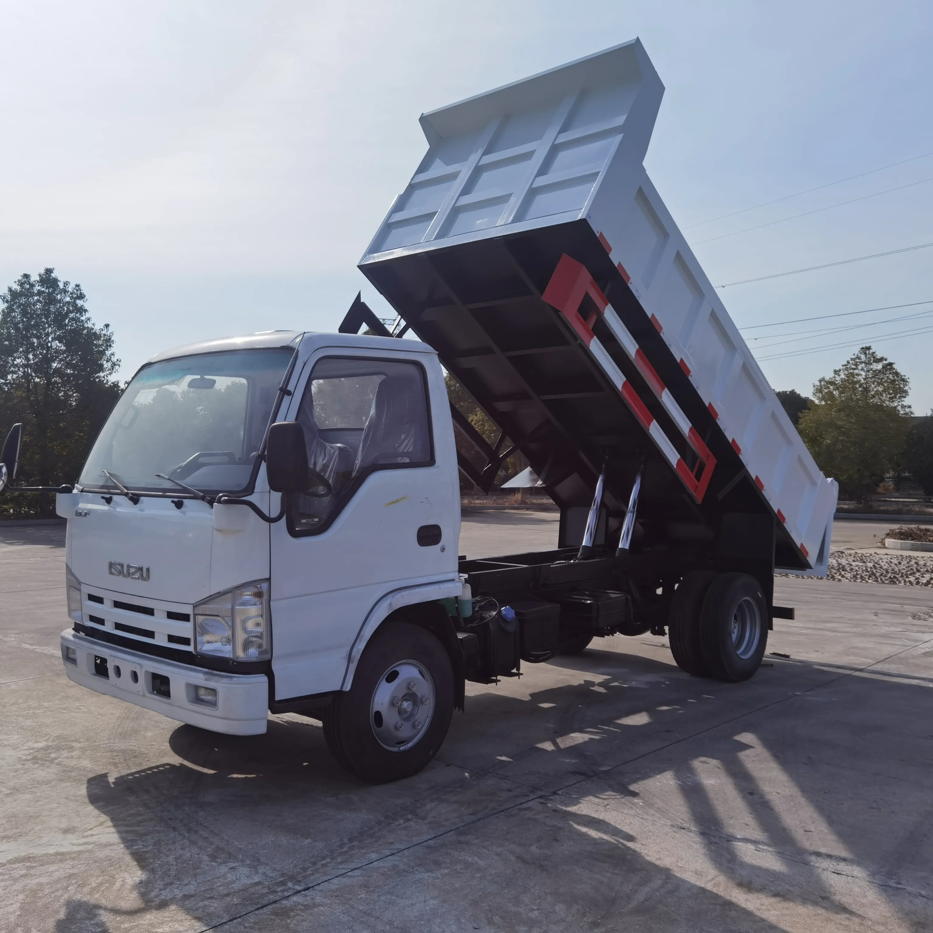 Isuzu 4x2 Euro 5 98hp 100p 3 tấn xe tải chở hàng nhỏ nhẹ