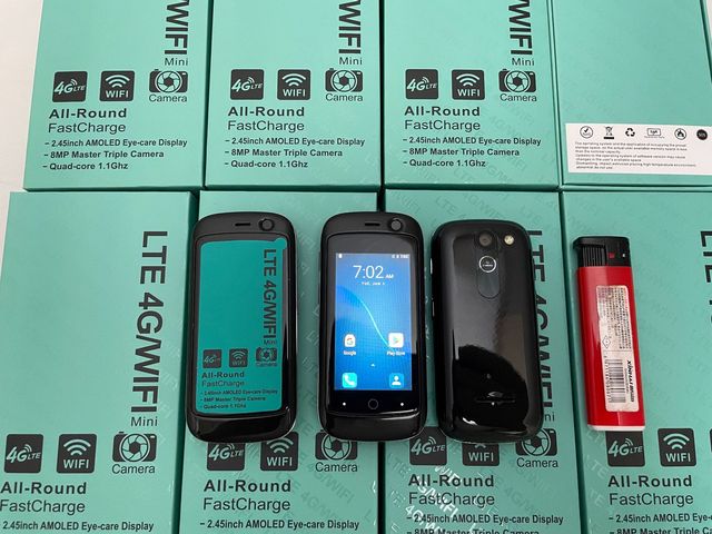 Wholesale 4G Mini Smart Phone 2.45 Inch Android 8.1 Phone 2+16GB 950mAh CDMA LTE Cellular HD Screen Resolution Multi Language