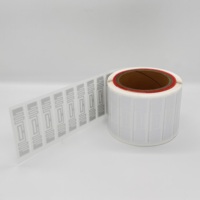 Étiquette de vêtement Rfid personnalisée autocollant adhésif UHF Rfid rouleau de papier étiquette Rfid étiquette longue portée autocollant UHF passif imprimable