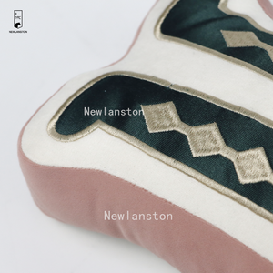 Usine personnalisée de haute qualité broderie rat <span class=keywords><strong>roi</strong></span> coussins de noël maison canapé décor vert <span class=keywords><strong>casse</strong></span>-<span class=keywords><strong>noisette</strong></span> oreillers pour noël - Product Image 6