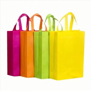 Sacs fourre-tout non tissés stratifiés en PP découpés à l'emporte-pièce, réutilisables et écologiques, imprimés sur mesure, sacs fourre-tout promotionnels étanches - Product Image 1