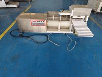 Machine à brochettes de viande de bœuf électrique automatique de petite taille pour usage commercial en Chine