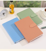 Carnet A5 personnalisé avec logo, fermoir magnétique, rayures, design élégant, pour étudiant, journal intime frais et propre