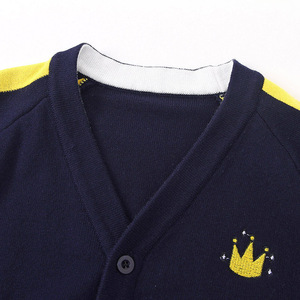 2023 automne nouveaux garçons <span class=keywords><strong>Cardigan</strong></span> à la mode couleur unie une pièce coton pull bouton rayure mignon enfants vêtements livraison directe - Product Image 3