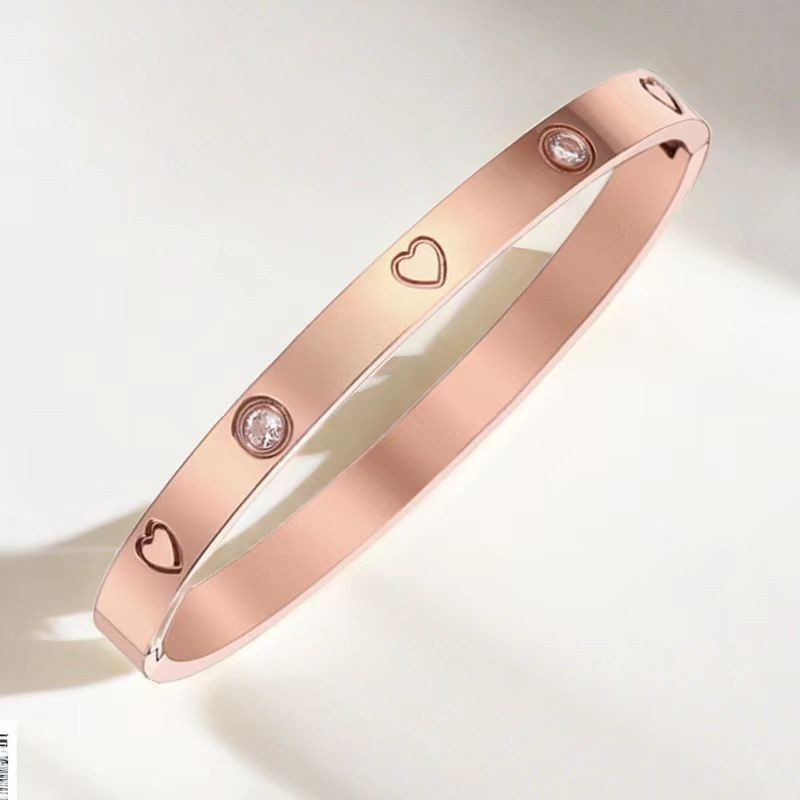 Oro rosa -- Bracciale a forma di cuore tempestato di diamanti