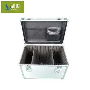 Caja de Herramientas de Aluminio 702 Plateada, Rígida, Portátil, con Cerradura, para Uso Doméstico y Médico - Product Image 2