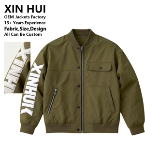 Chaqueta Bomber para Hombre con Logotipo Personalizado Bordado, Color Verde Oliva, Estilo Universitario, de Lona, de Alta Calidad, Estilo Urbano, Holgada, Larga, con Letras Góticas - Product Image 1