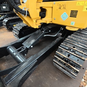 Presque neuf, de haute qualité, mini-excavatrice hydraulique sur chenilles Caterpillar 303 de 3 tonnes d'occasion pour travaux d'aménagement paysager - Product Image 4