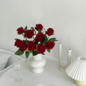 Rose artificielle en velours à tige unique, rose en soie haute simulation pour la Saint-Valentin et les décorations de mariage - Product Image 2
