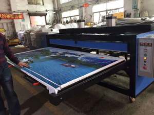 Máquina de sublimación de cama plana ancha de doble cilindro con cajón deslizante y termoprensa automática Yunqingtech para mantas - Product Image 3