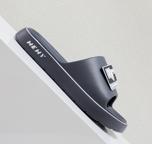 รองเท้าแตะผู้ชายแบบสวมเปิดนิ้วเท้า พิมพ์ลายได้ตามต้องการ ใช้ได้ทั้งในบ้านและนอกบ้าน จัดส่งรวดเร็ว นุ่มสบาย กันลื่น น้ำหนักเบา เหมาะสำหรับฤดูร้อน - Product Image 3