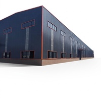 Entrepôt moderne en structure acier préfabriquée lourde, avec panneaux sandwich à connexion soudée, pour appartements, halls, garages extérieurs et bâtiments de bureaux