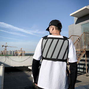 Sac de poitrine pour hommes en nylon personnalisé d'usine de la Chine avec poche avant arrière réfléchissante décoration de lettre de mode et de logo - Product Image 6