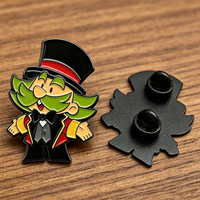Épinglette personnalisée Maître de cérémonie de cirque à moustache verte en émail dur, badge à double attache en caoutchouc pour collection de personnages de carnaval