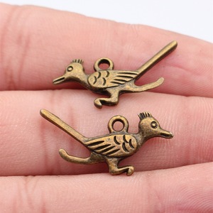 28x13mm, 1,5g, accessorio pendente fai da te color bronzo antico, uccello cucù - Product Image 1