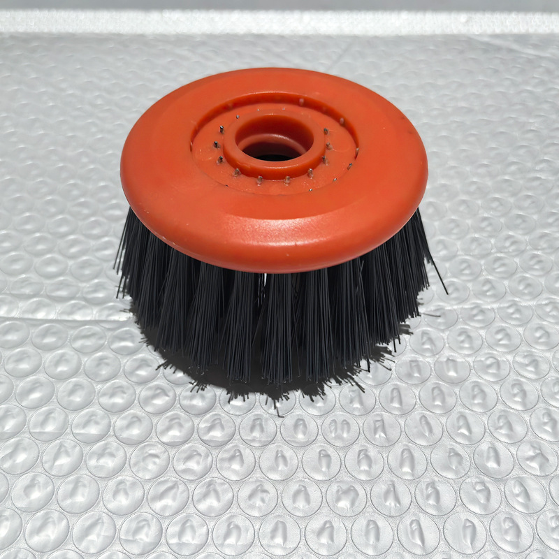 Brosse à vaisselle à long manche, tête simple, orange, universelle.