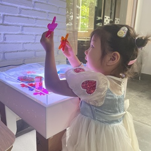 Table lumineuse LED d'exploration sensorielle avec commande par bouton, outil d'apprentissage pour enfants, table lumineuse pour une expérience sensorielle apaisante - Product Image 2