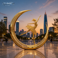 Sculpture de danseuse de ballet en acier inoxydable poli miroir, cadre en anneau spiralé, grande taille pour extérieur, monument de place publique, fabrication sur mesure