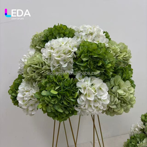 โรงงาน LEDA ผลิตและจำหน่ายโดยตรง ลูกบอลดอกไฮเดรนเยียสีเขียวขาว ดอกไม้ประดิษฐ์จากผ้าไหม สำหรับตกแต่งงานแต่งงานและงานอีเว้นท์ - Product Image 2