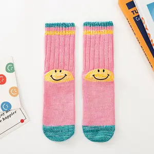 Jacquard meias de algodão bordadas, logotipo personalizado, sem fim, moda própria, coloridas