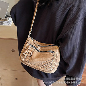 Sac bandoulière carré en PP texturé grande capacité pour filles, style coréen, avec fermeture élastique en cristal, idéal pour les trajets quotidiens - Product Image 3