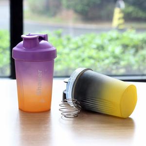 Vente en gros YL YL-8156 400ML Gobelet shaker sport en plastique pour fitness et gym, anti-fuite, compatible lave-vaisselle, avec couvercle, pour milk-shake et protéines en poudre, direct - Product Image 3
