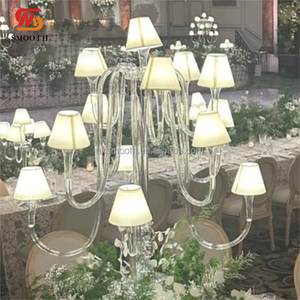 Centre de table de mariage au design lisse et nouveau, haut, avec des abat-jour givrés, en cristal, candélabre - Product Image 2