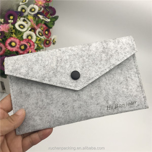 <span class=keywords><strong>Pochette</strong></span> enveloppe gaufrée, douce et épaisse, en <span class=keywords><strong>feutre</strong></span> gris clair avec bouton pour cadeau - Product Image 3