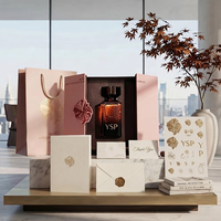 Boîte rigide à double porte avec logo personnalisable, insert en grain de bois, pour la présentation de parfums et de cosmétiques