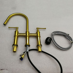 Grifo de Cocina de Latón con <span class=keywords><strong>3</strong></span> Orificios, Acabado Dorado Cepillado, con Rociador Extraíble de Doble Función, Proveedor de Tailandia - Product Image 5