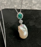 Nouvel Arrivage INS – Pendentif Tendance et Élégant en Or 14K Plaqué, Zircon Émeraude, Perle Baroque d'Eau Douce Naturelle de Grade AAAA Certifiée NGTC