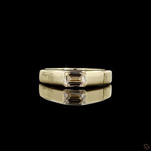 Bague de luxe en or avec diamants de laboratoire taille émeraude, bijoux fins modernes et minimalistes pour femmes - Product Image 5
