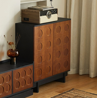 Buffet de salle à manger en bois au design géométrique rétro de luxe, meuble de rangement de style mid-century modern