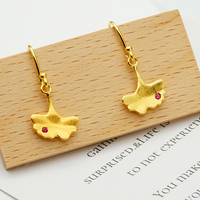 Pendientes de Zafiro Rosa con Hoja de Ginkgo en Oro de 18K, Engaste de Bisel en Oro de 14K, Zafiro Natural, Regalo de Cumpleaños, Joyería con Cierre de Rosca