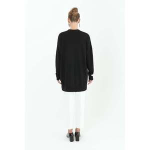 Cardigan en tricot minimaliste pour femme, manches longues, noir, style long, à porter toute l'année - Product Image 2