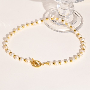Collar de Perlas Naturales con Cuentas Doradas, Popular entre las Mujeres - Product Image 2