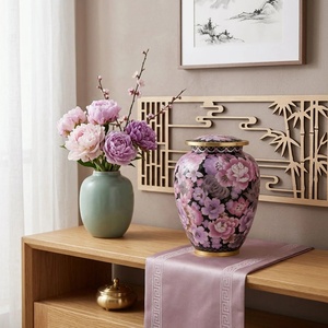 โกศบรรจุอัฐิสีดำประดับตกแต่งด้วยดอกลาเวนเดอร์สีชมพูพร้อมรายละเอียดสีทอง ภาชนะสำหรับเก็บอัฐิในพิธีศพ - Product Image 5