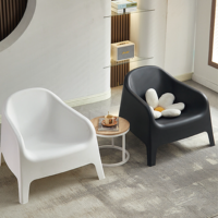 Fauteuil de loisirs ergonomique minimaliste multicolore en plastique avec dossier incurvé pour appartement et patio