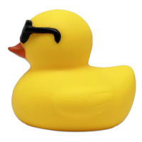 Jouets promotionnels : Mini canards en caoutchouc PVC jaunes qui couinent pour la baignoire, avec lunettes de soleil, en gros