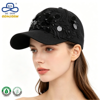 Op maat gemaakte zwarte fashion decor pet met effen kleur, 3D pailletten & kant bloemenapplicatie voor dames, geschikt voor op reis.